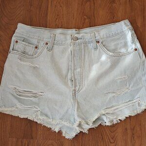Levi's Women's 501 Light Wash + Distressed Original Shorts! (size 34)